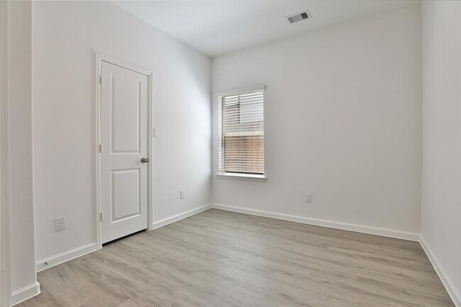 Building Photo - 2614 Chestnut Oak Cir