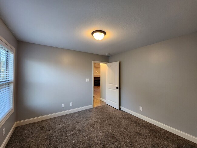 Building Photo - 1003 Sunrise Dr