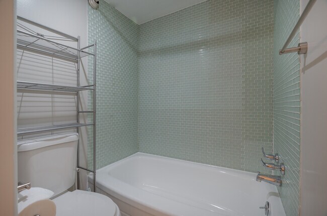 Building Photo - 1420 N St NW