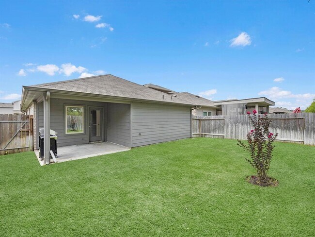Building Photo - 16821 Short Pnes Dr