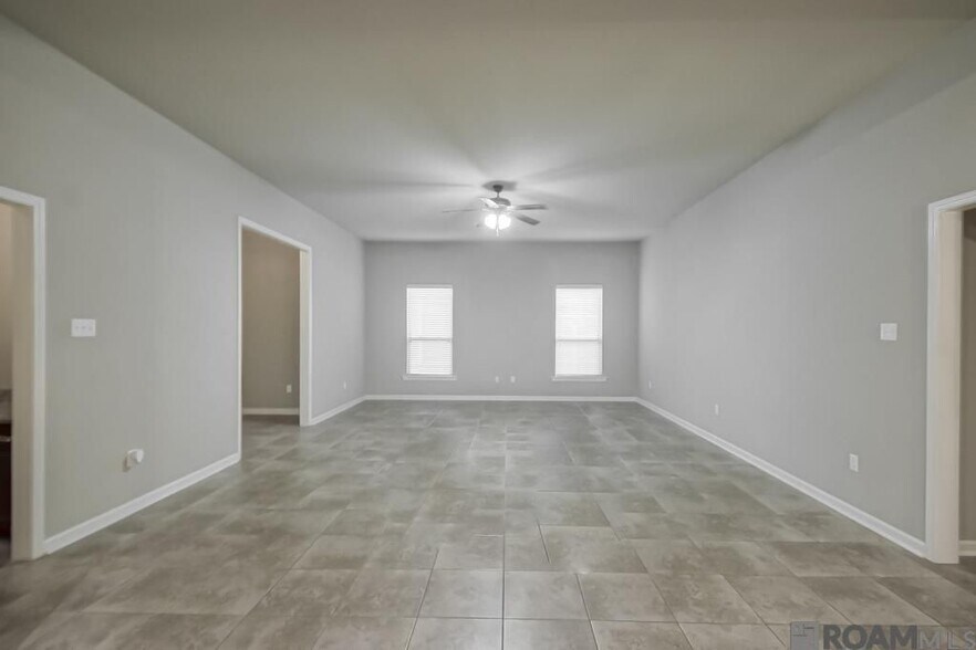 Building Photo - 641 Greenwich Dr
