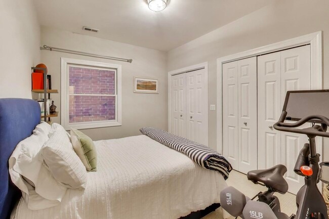 Building Photo - 1529 N Mohawk St