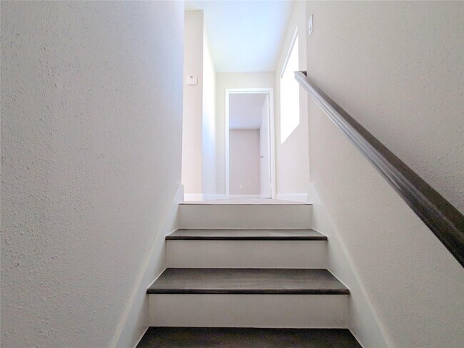 Building Photo - 1960 Upland Dr