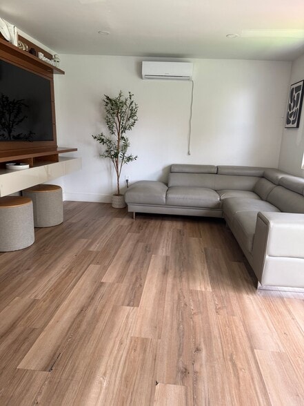 Building Photo - 3623 SW 15th St