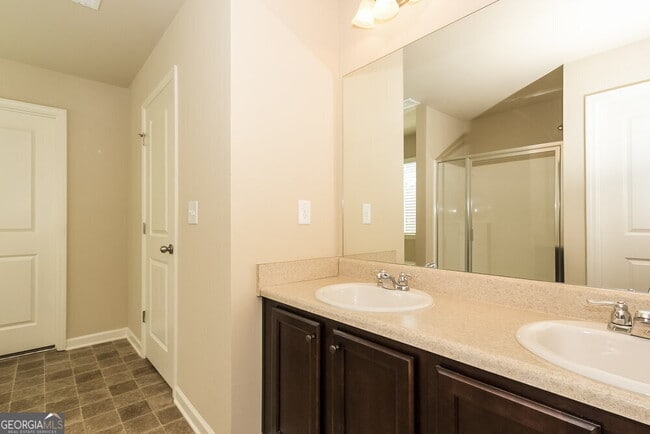 Building Photo - 258 Stillwood Dr