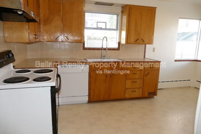 Building Photo - 722 N 47th St