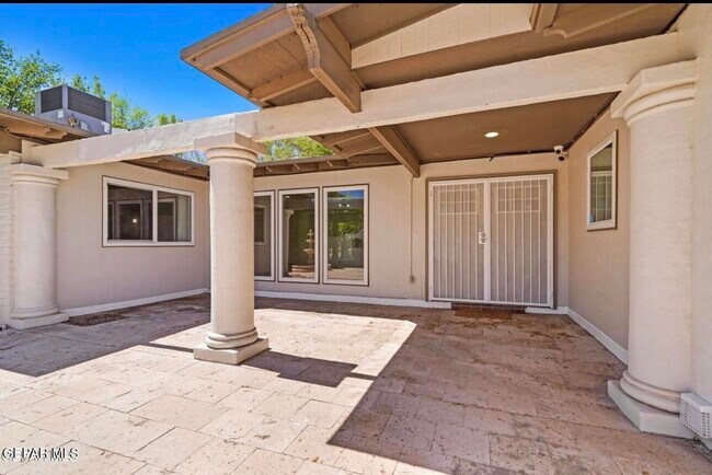 Building Photo - 5233 White Oak Dr