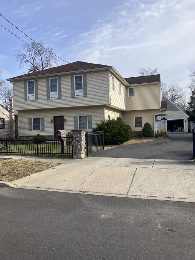 Building Photo - 117 State Ave