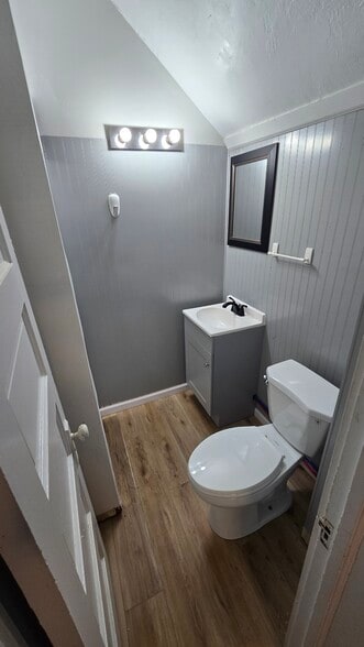 Building Photo - 37 1st Ave SE