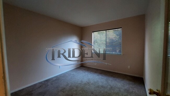 Building Photo - This is a large 4 bedroom, 3 bath SOLAR house with a bonus room upstairs