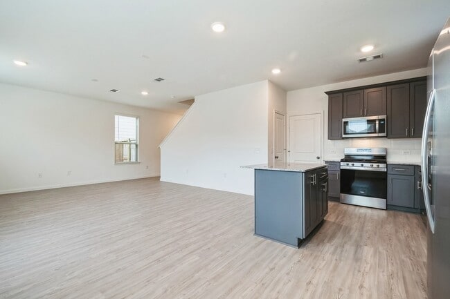 Building Photo - 16523 Pine Arrow Dr
