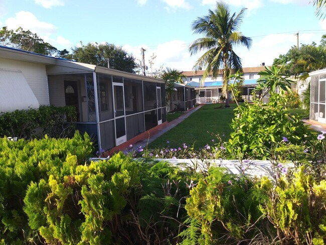 Interior Photo - 2617 Lincoln St Hollywood, FL 33020