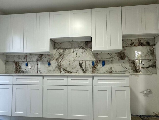 Building Photo - BEAUTIFUL HOME IN ANGLETON. MOVE IN READY!.