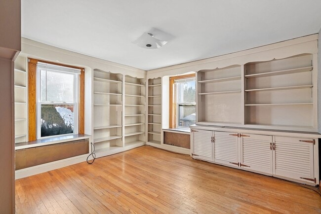 Building Photo - 92 Sayles St