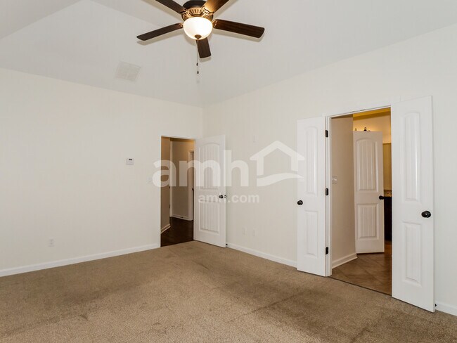 Building Photo - 45 Donna Lyn Dr