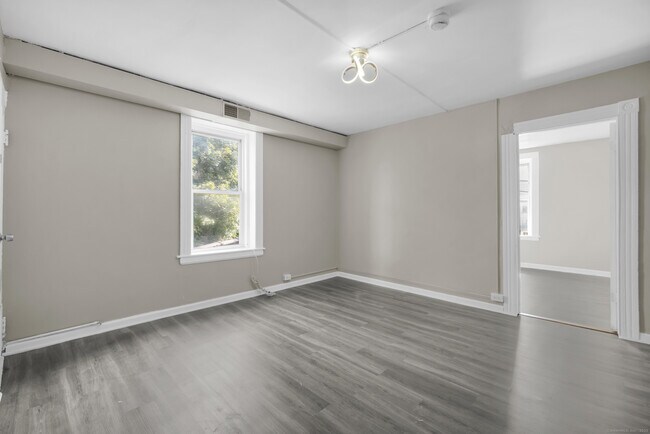 Building Photo - 45 Long Hill Rd