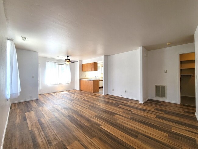 Primary Photo - 3026 W Villard St