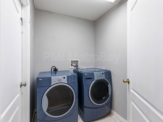 Building Photo - 7632 Blue Spring Dr