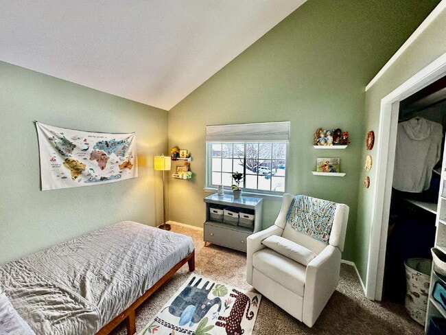 Building Photo - Available Now!  Wonderful 3-Bed Townhome Near Waneka Lake!