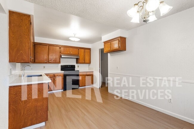 Building Photo - 2 Cinder Ct