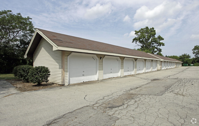 Garage - Oak Terrace Apartments