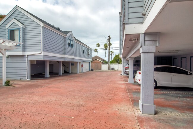 Building Photo - Cute 2 Bedroom Condo Steps Away from Endle...