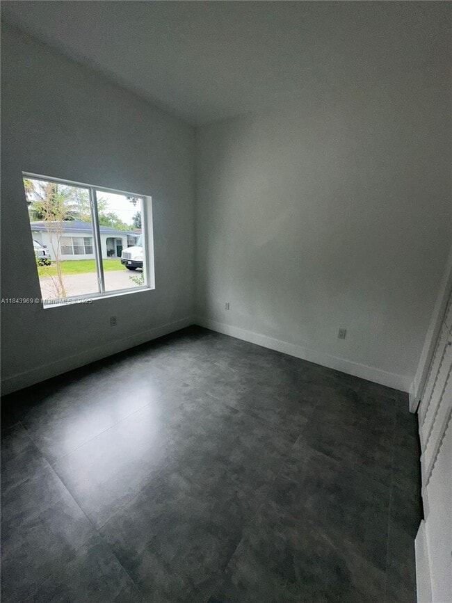 Building Photo - 2423 NW 23rd Ln