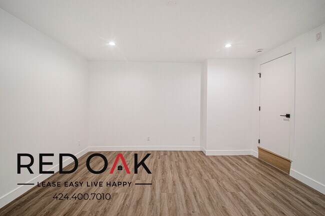 Building Photo - 240 N Van Ness Ave