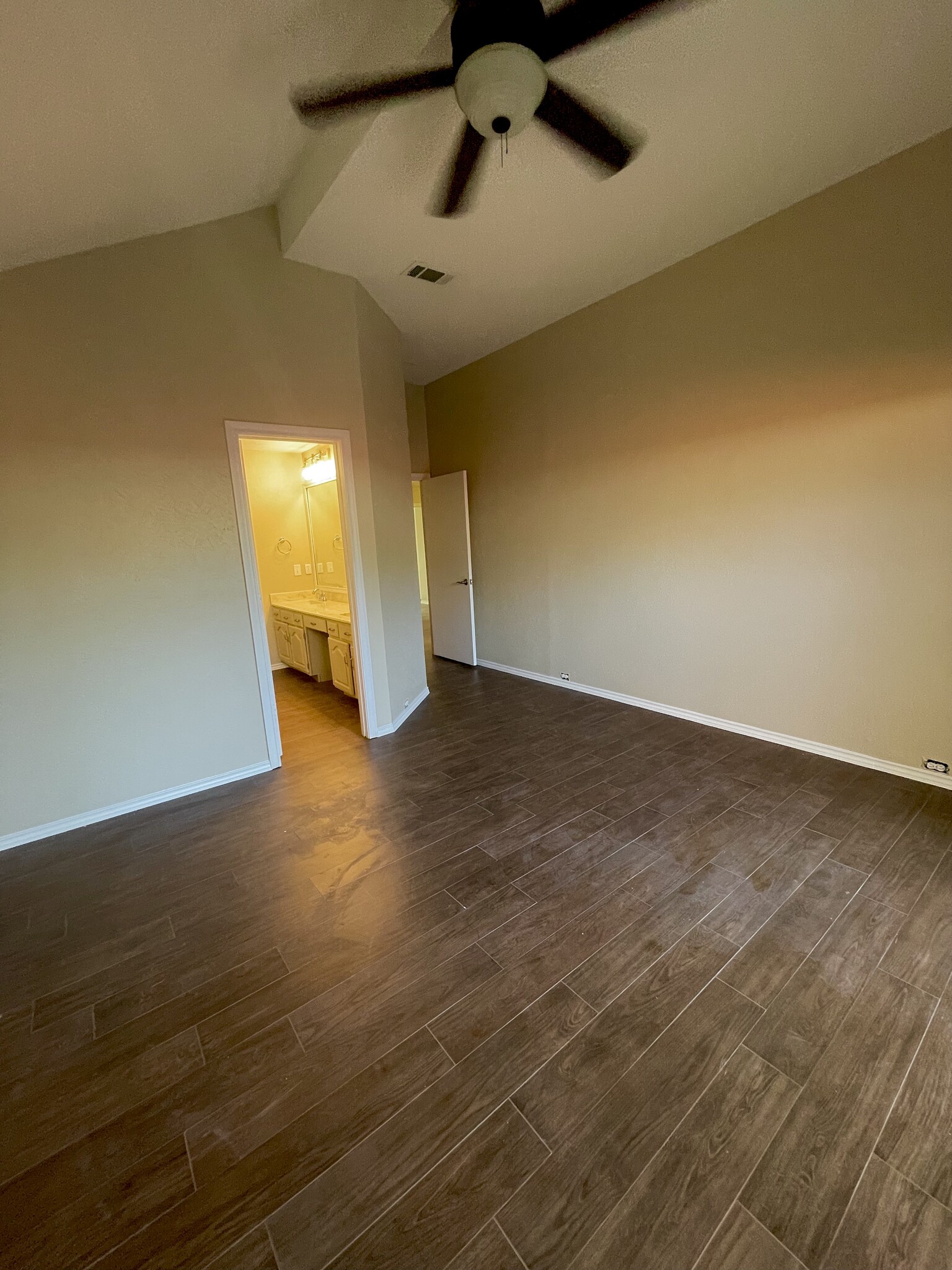 master bedroom - 3907 Winter Park Ln