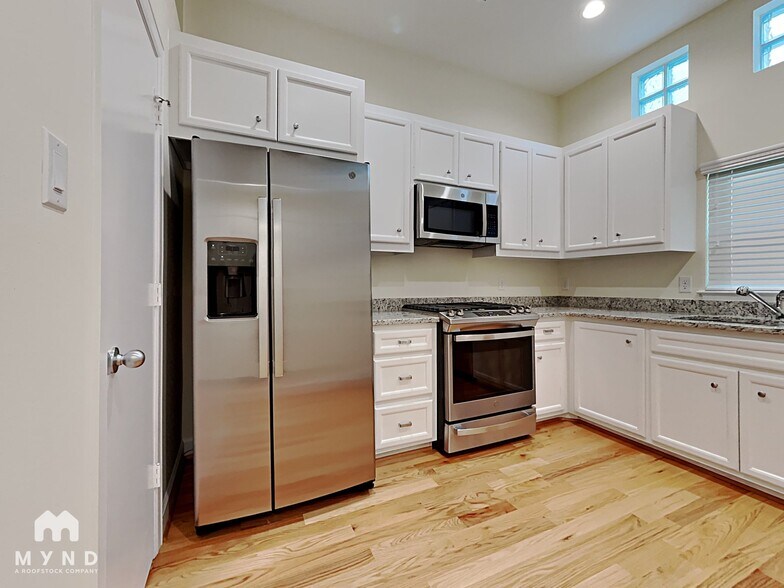 Building Photo - 8705 Bryam St