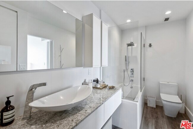 Building Photo - 10501 WILSHIRE Blvd