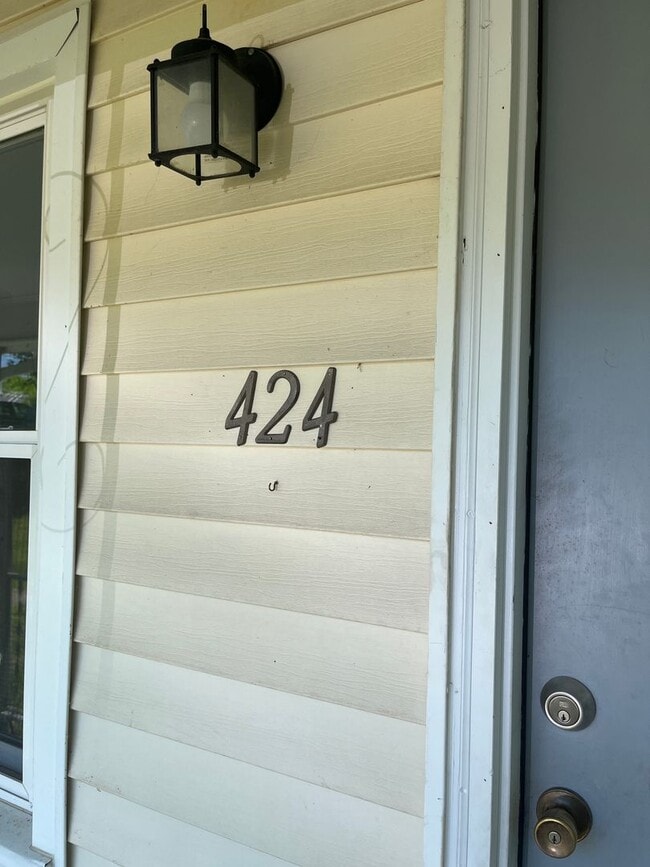 Building Photo - 2 BR 1 BA House in Buchanan VA