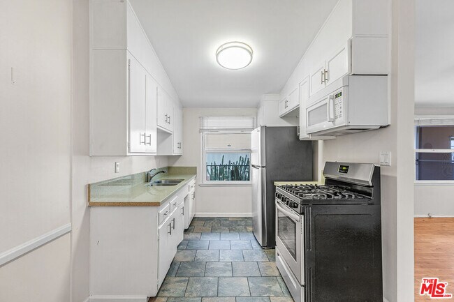 Building Photo - 12021 Louise Ave