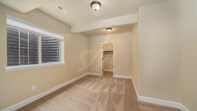 Building Photo - Stunning 4 Bedroom Patio Home in Flying Horse