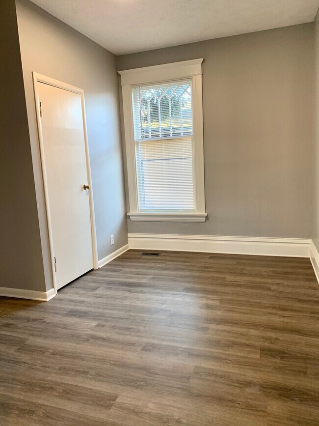 Building Photo - 2530 W Gardner Ave