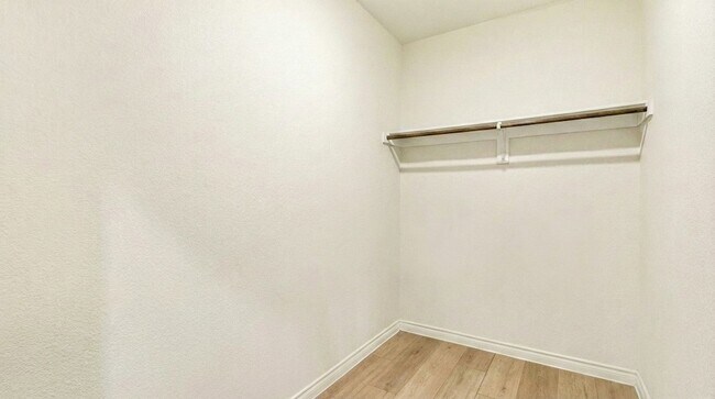 Building Photo - 315 Pine Hollow Way