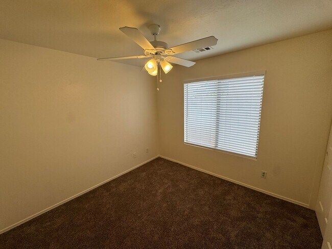 Building Photo - 1225 W Darrel Rd
