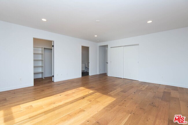 Building Photo - 3933 Marathon St