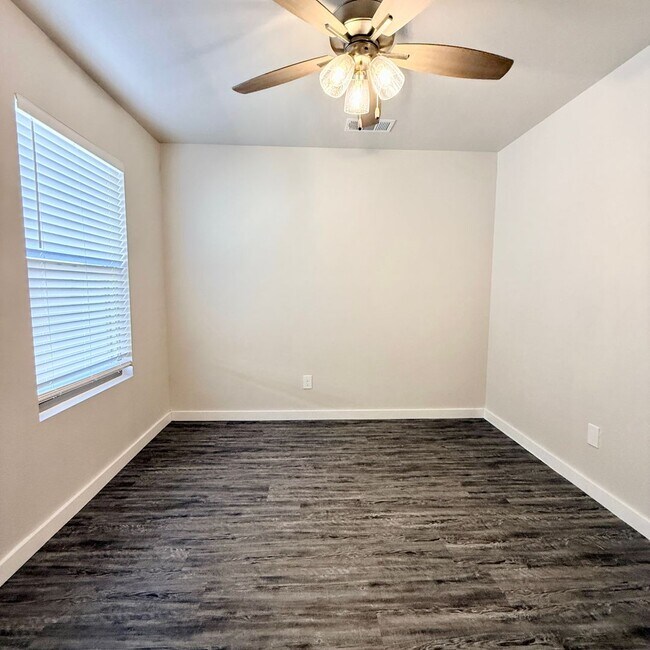 Building Photo - 1/2 Off First Months Rent! - 3 Bedroom 2 Bath Home Available Now In Elm Meadows!