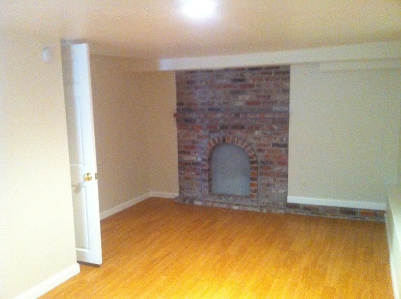 Building Photo - 2073 Clinton Ave