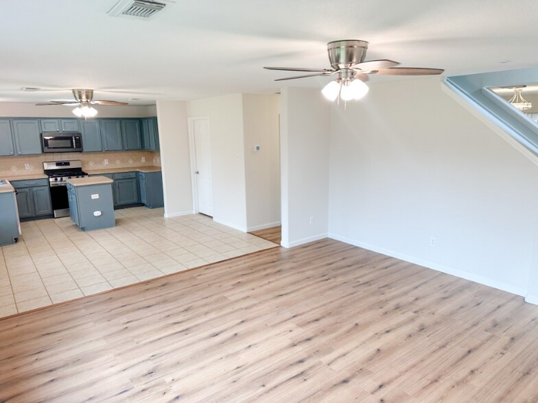 Building Photo - 4027 Falvel Cove Dr