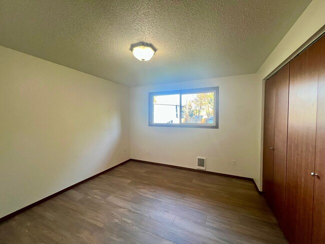 Building Photo - Fully Remodeled 2 BD - Water Included
