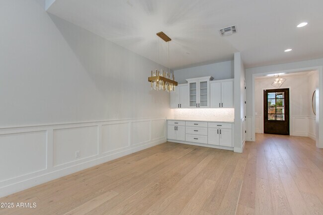 Building Photo - 3802 E Highland Ave