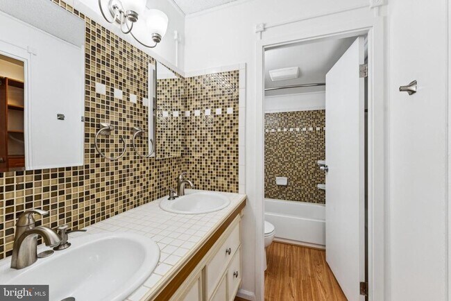 Building Photo - 5300 Columbia Pike