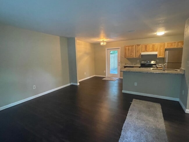 Building Photo - Welcome to this beautifully remodeled 2-bedroom duplex located in Alachua, conveniently situated ...