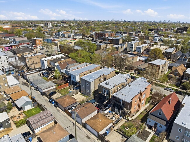 Building Photo - 1526 N Springfield Ave