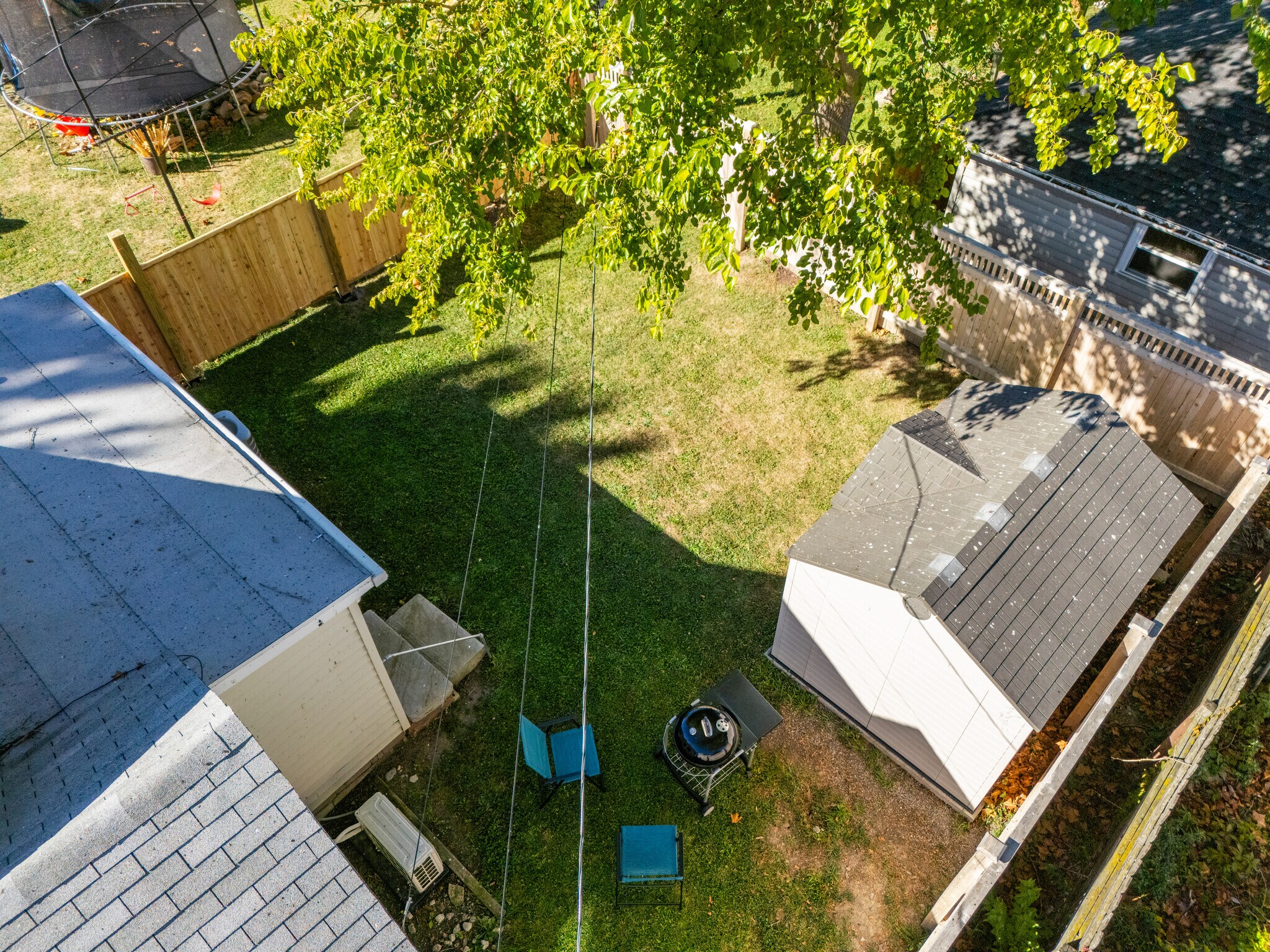 Building Photo - 4826 Hiawatha Dr