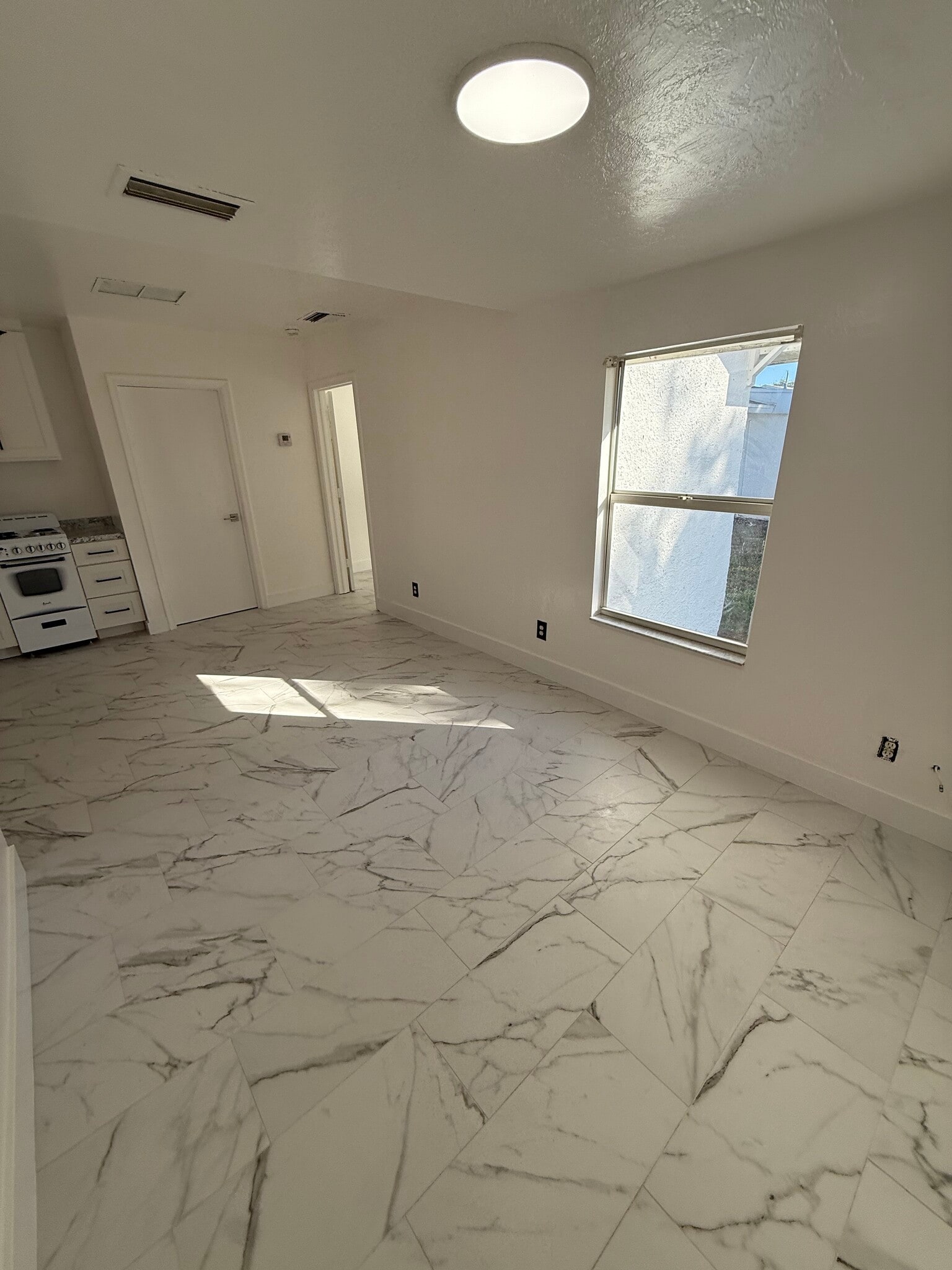 Building Photo - 1290 Highlands Dr