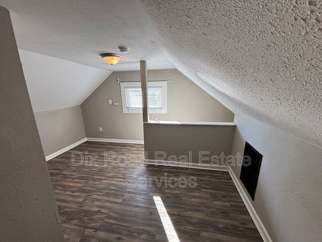 Building Photo - 4539 Mayhew Ave