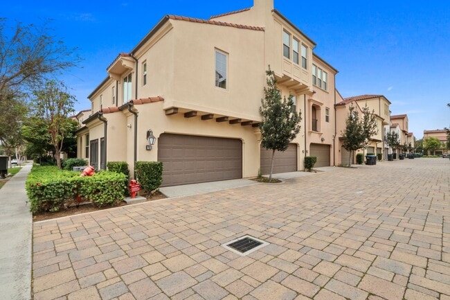 Building Photo - For Lease – 4 Bed / 3 Bath Townhome with 2-Car Garage